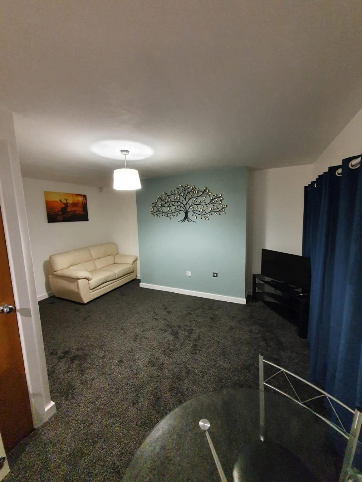 Quiet 2 Bedroom Flat In Darlington With Free Parking, Wi-fi And *