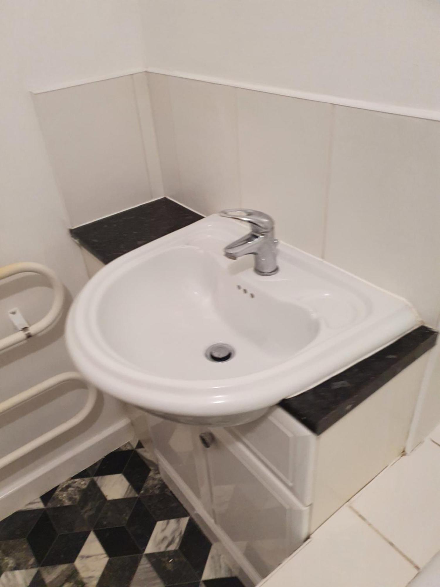 Quiet 2 Bedroom Flat In Darlington With Free Parking, Wi-fi And Apartment *