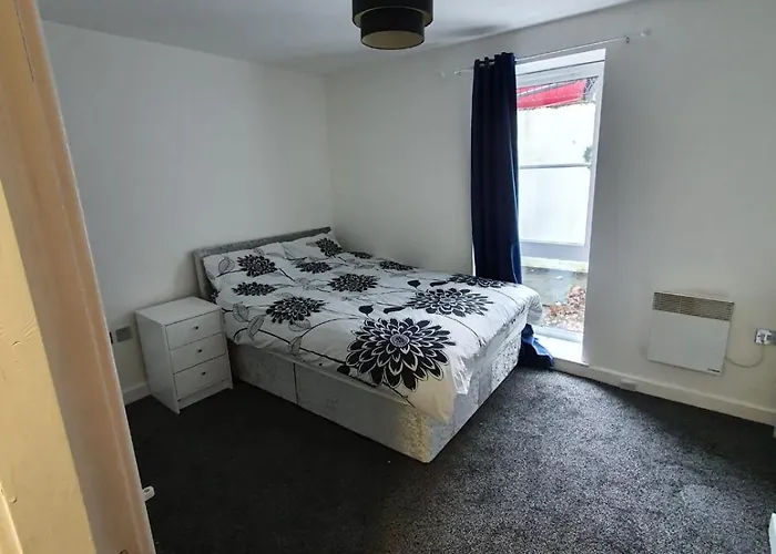 Quiet 2 Bedroom Flat In Darlington With Free Parking, Wi-Fi And More