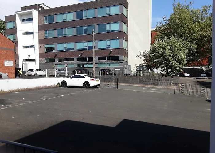 Quiet 2 Bedroom Flat In Darlington With Free Parking, Wi-Fi And More